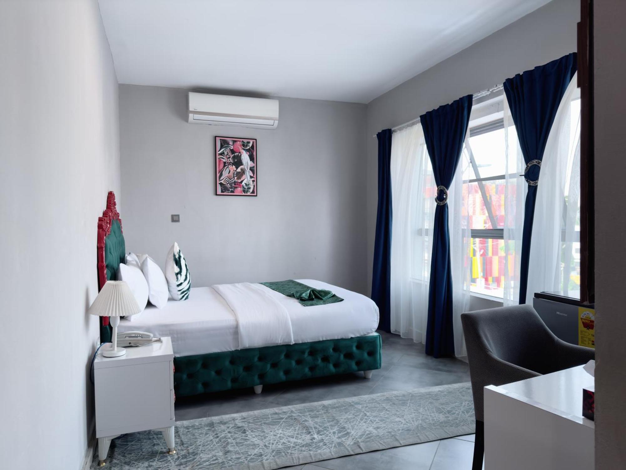 Euro Homes Hotel Аккра Экстерьер фото