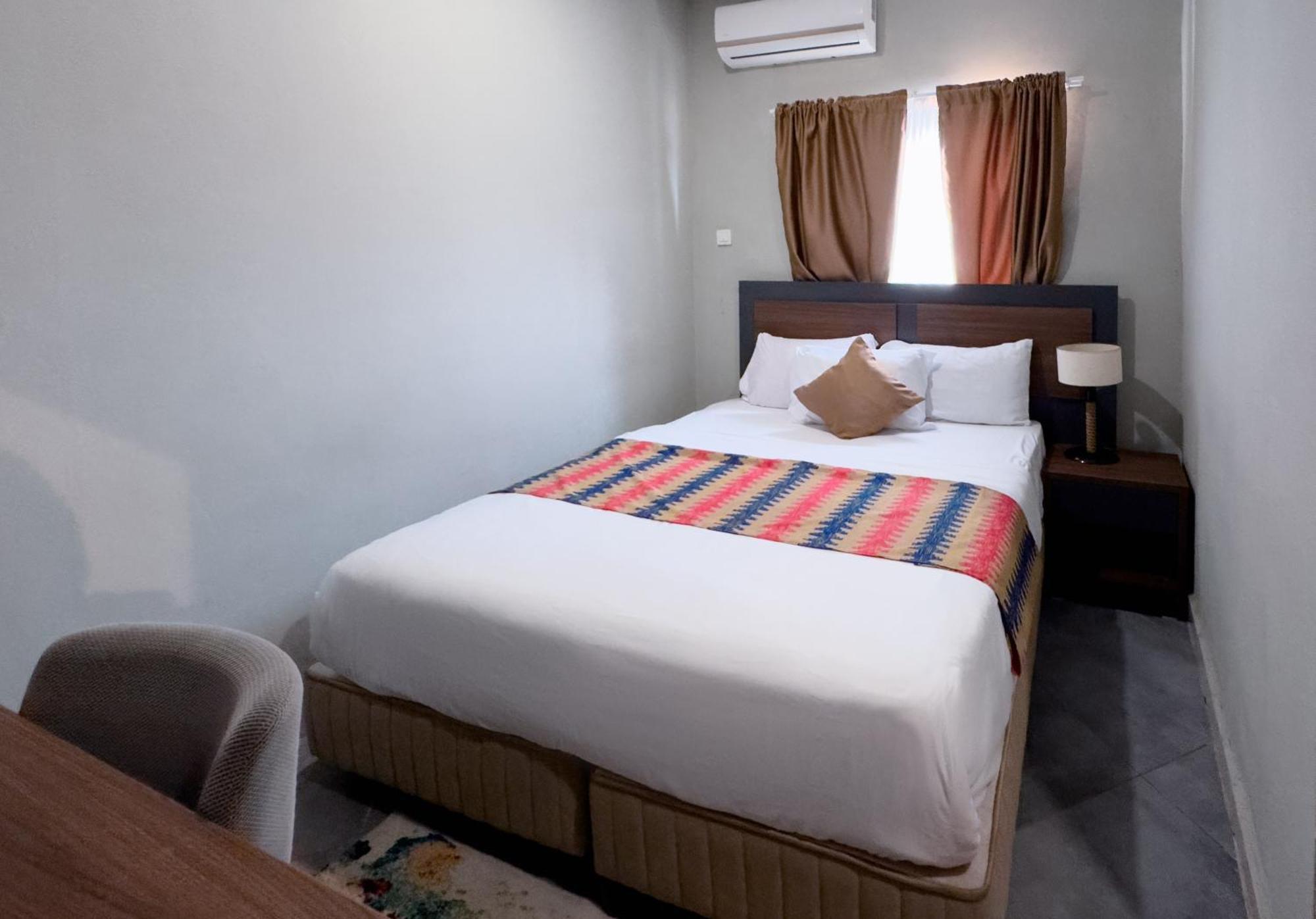 Euro Homes Hotel Аккра Экстерьер фото