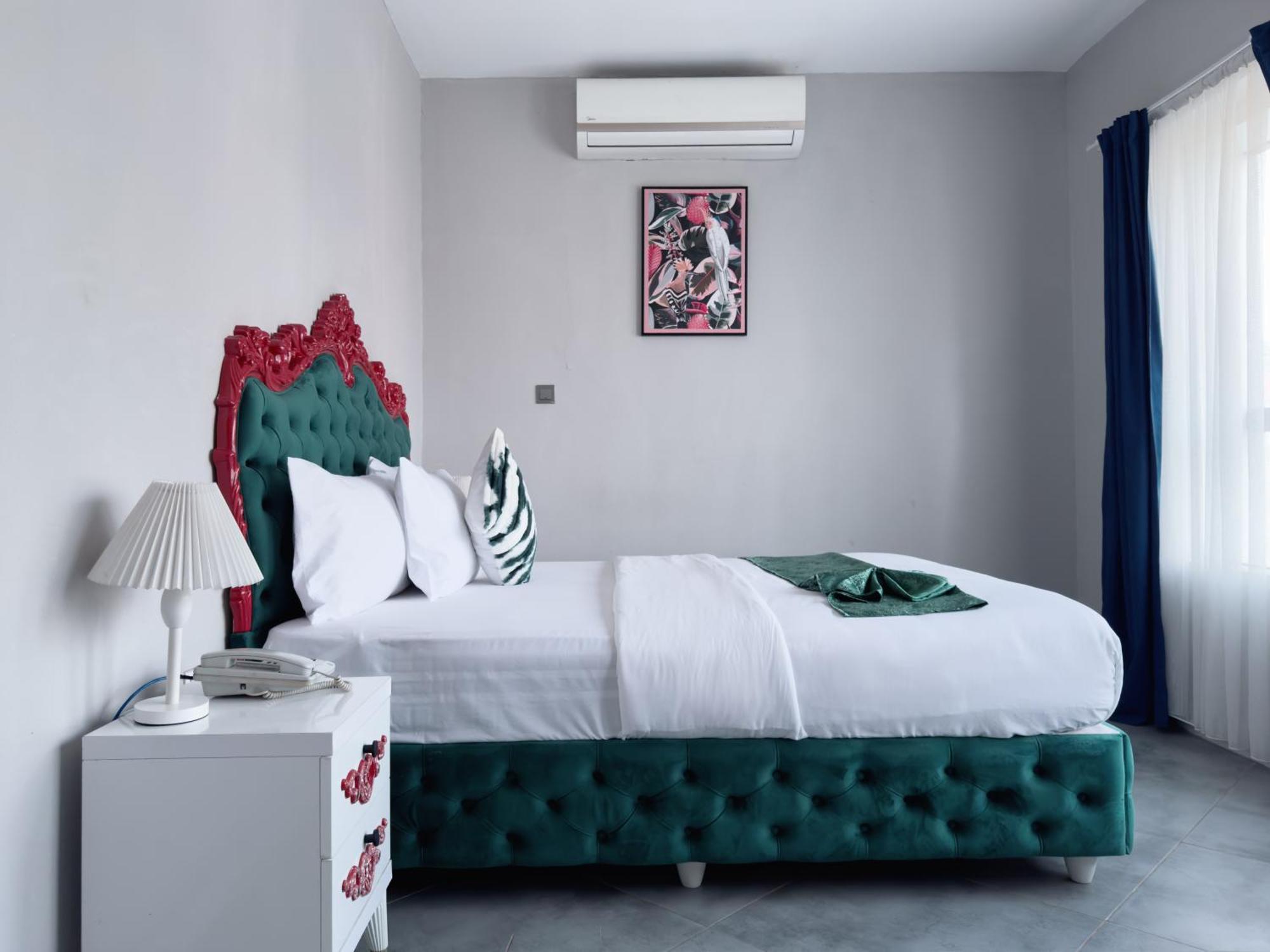 Euro Homes Hotel Аккра Экстерьер фото
