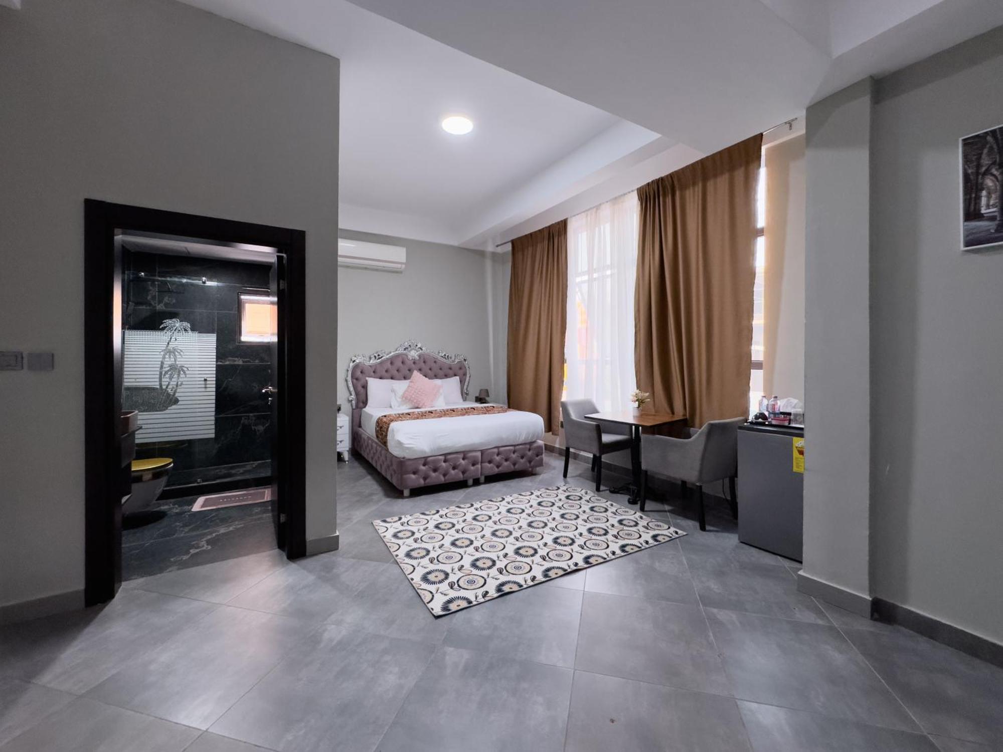 Euro Homes Hotel Аккра Экстерьер фото