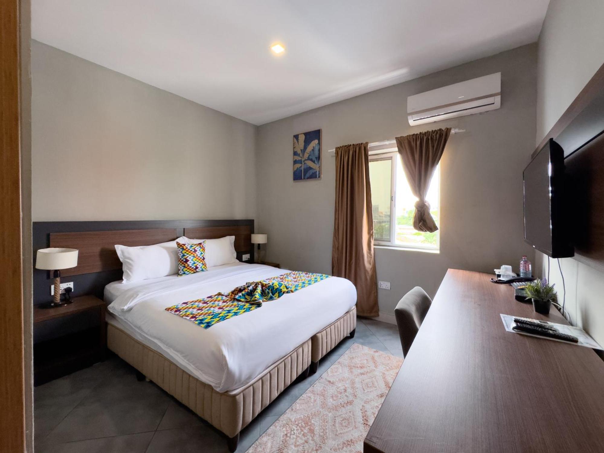 Euro Homes Hotel Аккра Экстерьер фото