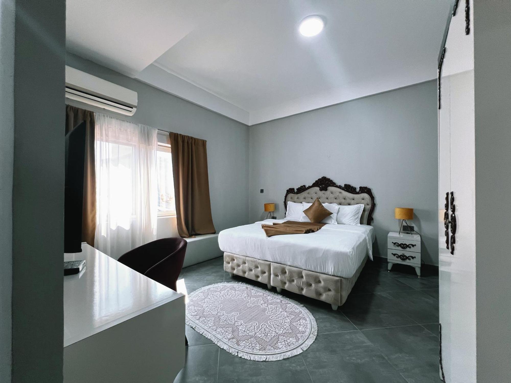 Euro Homes Hotel Аккра Экстерьер фото