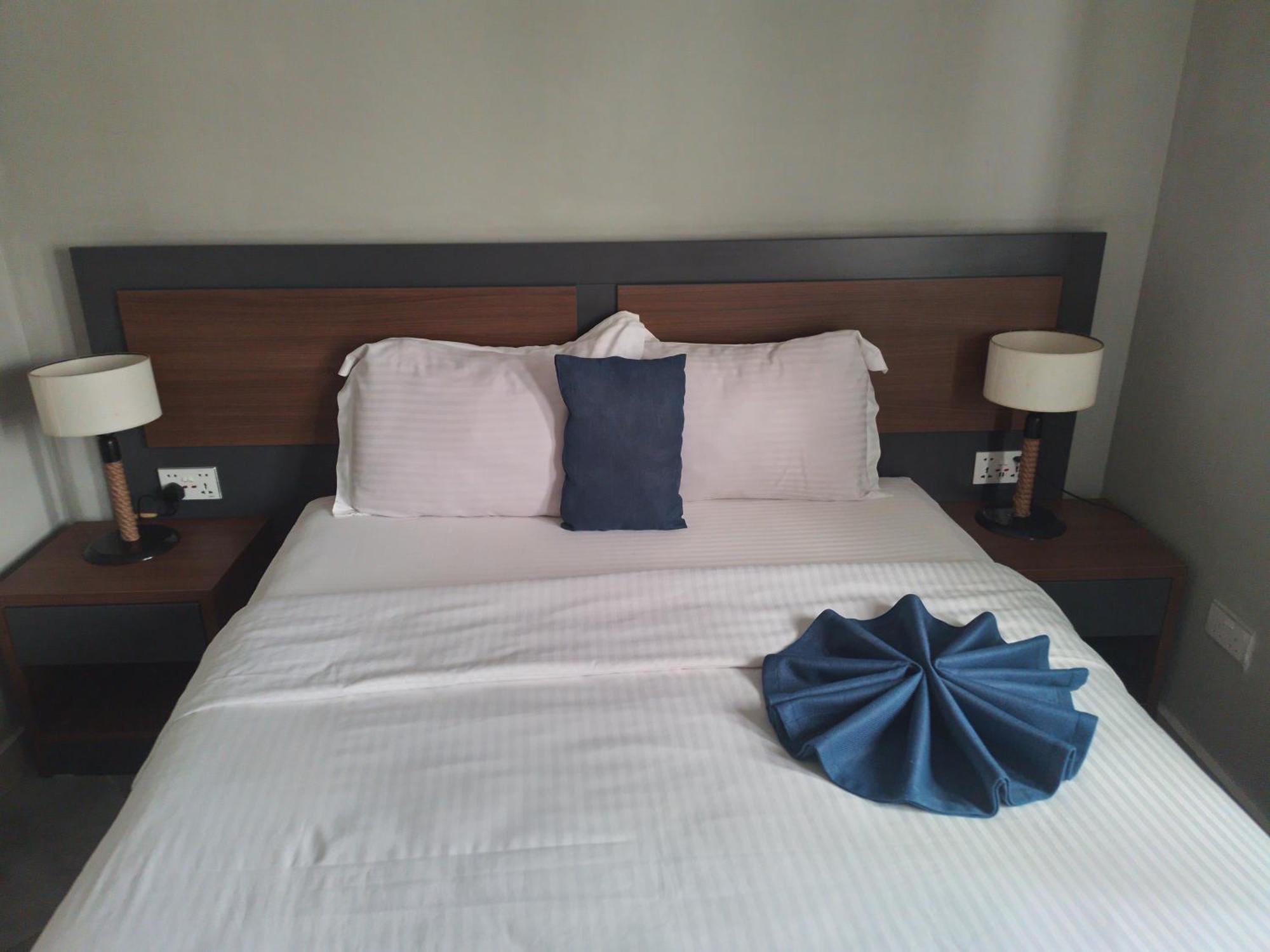 Euro Homes Hotel Аккра Экстерьер фото