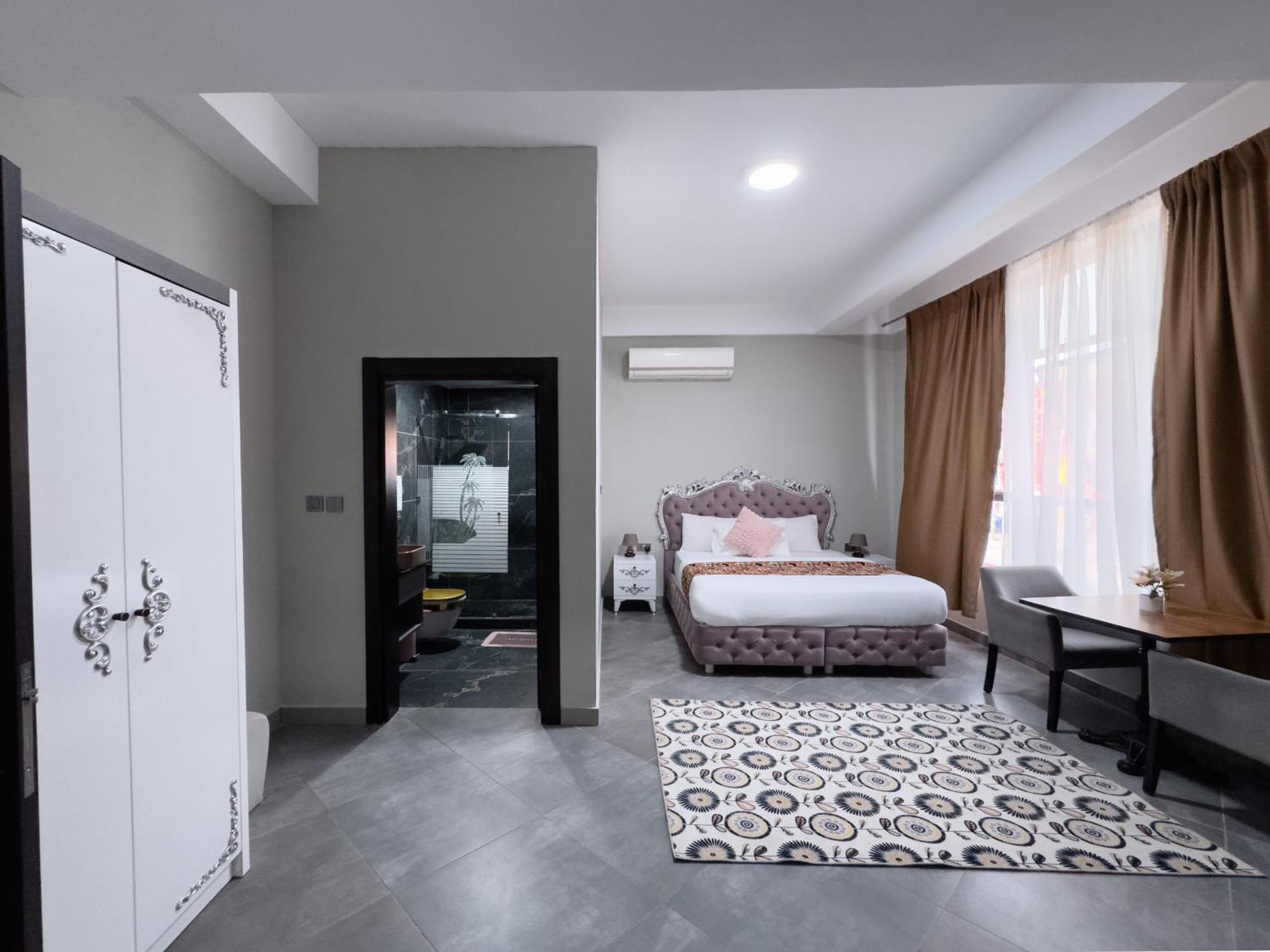 Euro Homes Hotel Аккра Экстерьер фото