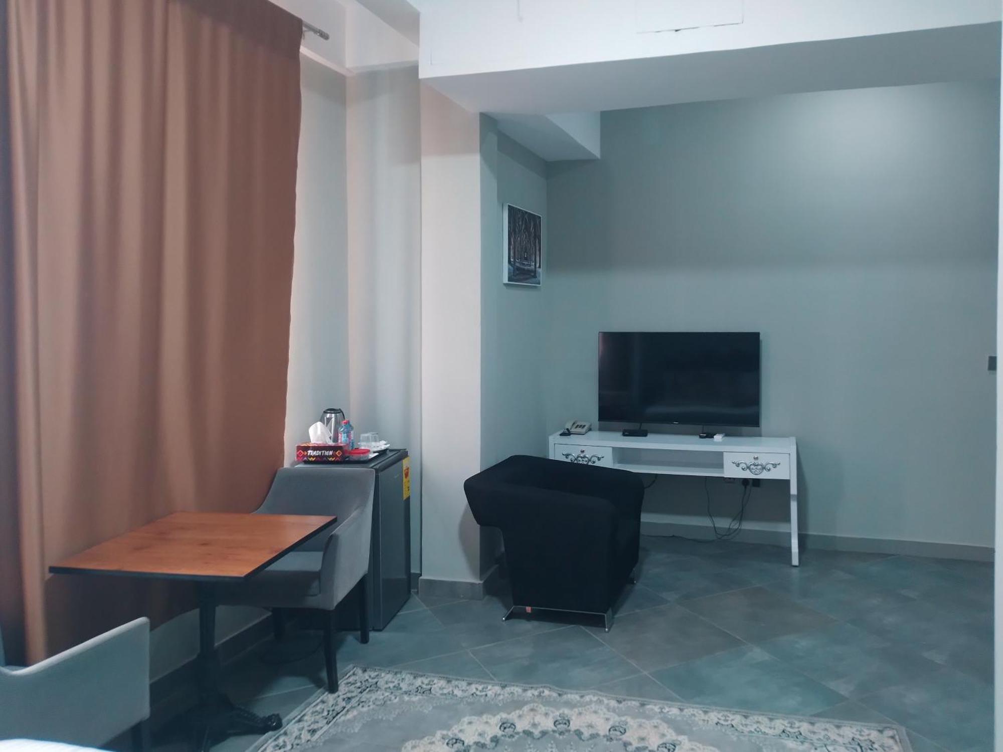 Euro Homes Hotel Аккра Экстерьер фото