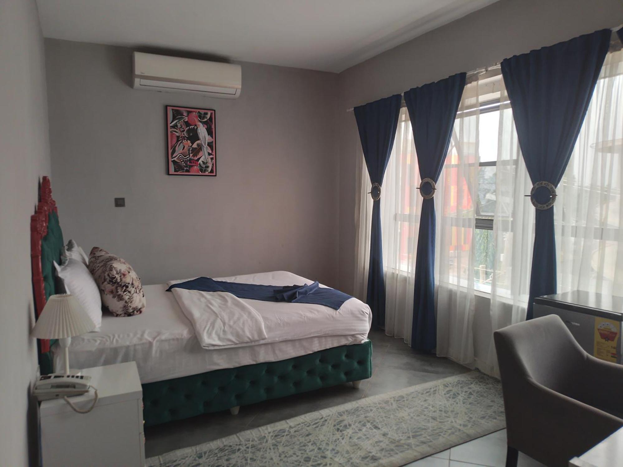 Euro Homes Hotel Аккра Экстерьер фото
