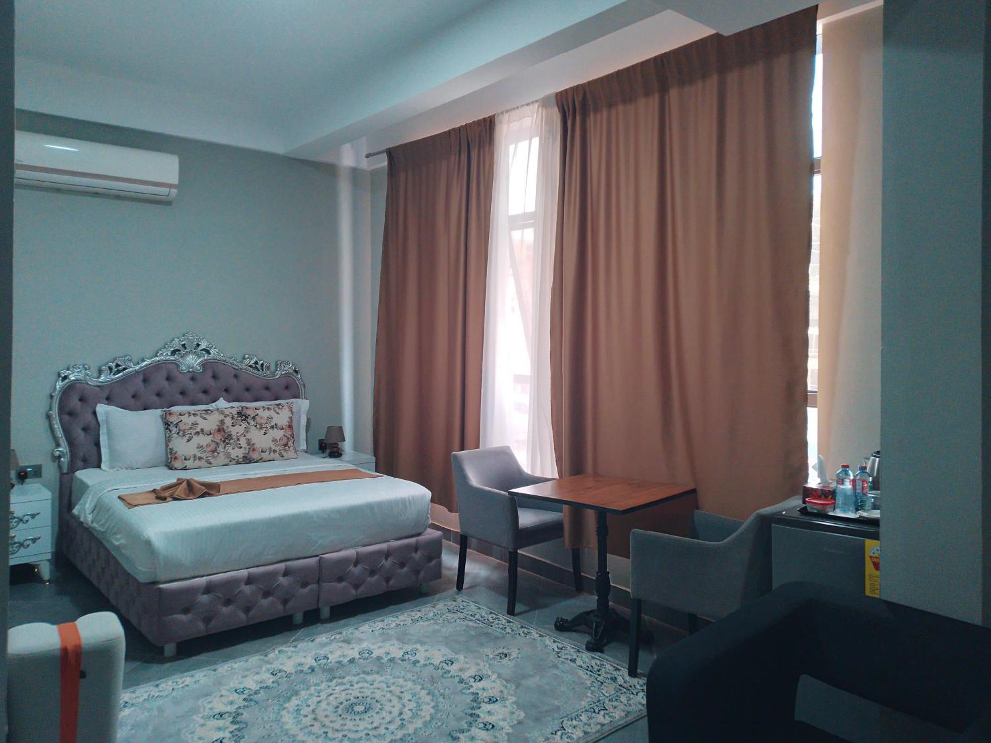 Euro Homes Hotel Аккра Экстерьер фото