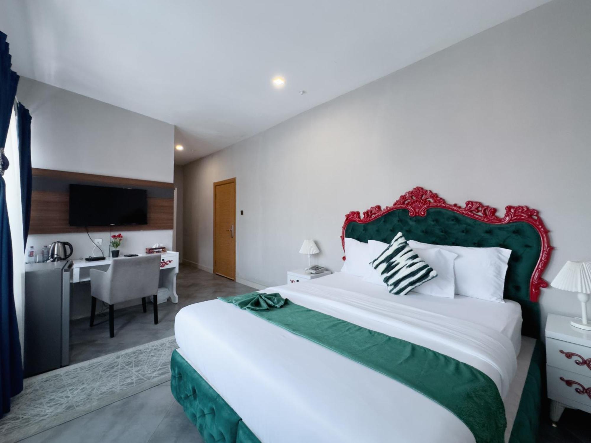 Euro Homes Hotel Аккра Экстерьер фото